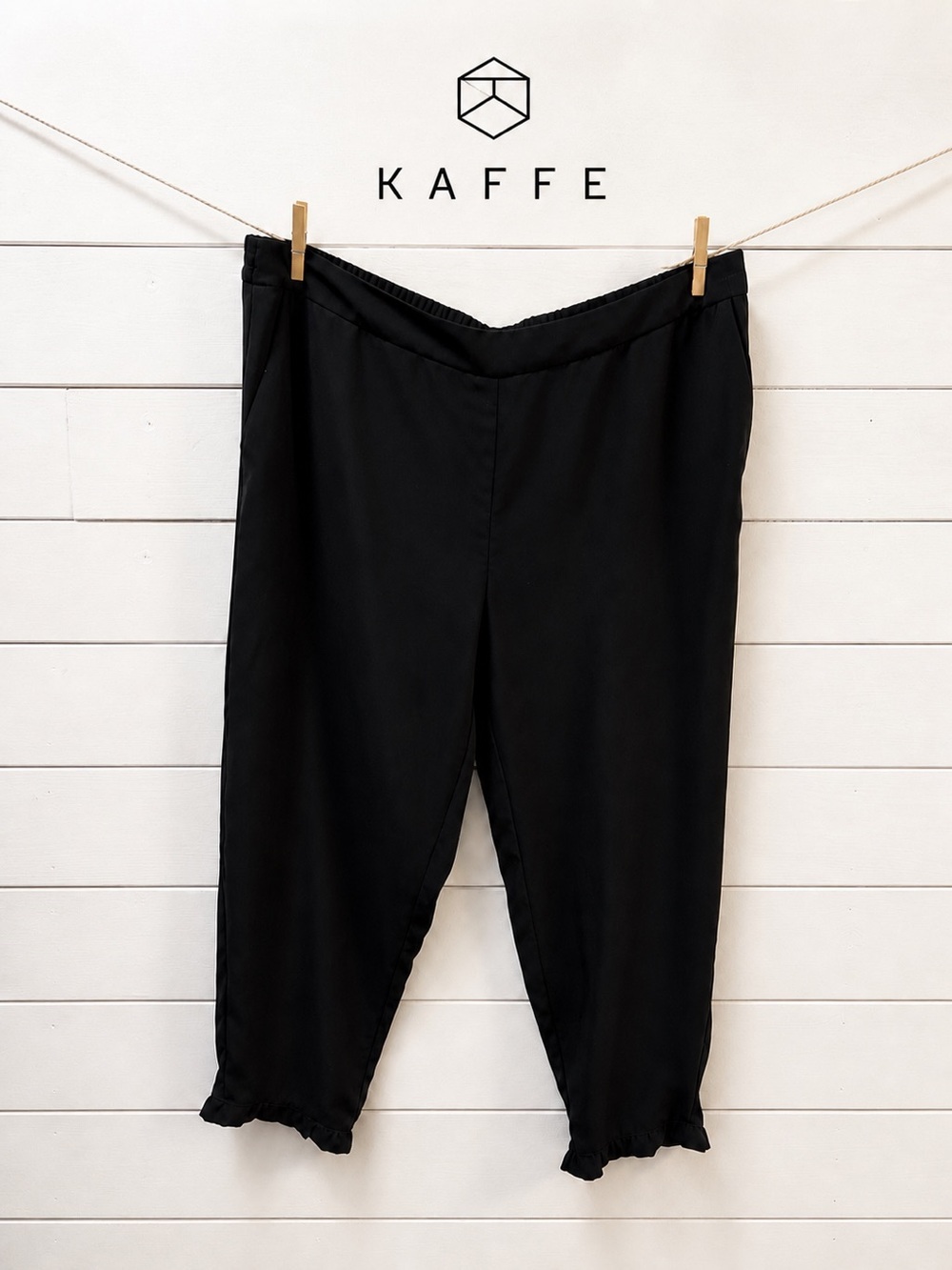 KAFFE Black Elastic Waist Ankle Pants – Size 46